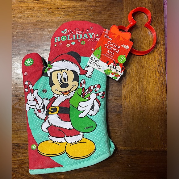 Mickey oven mitt & cookie cutter set - Picture 1 of 2